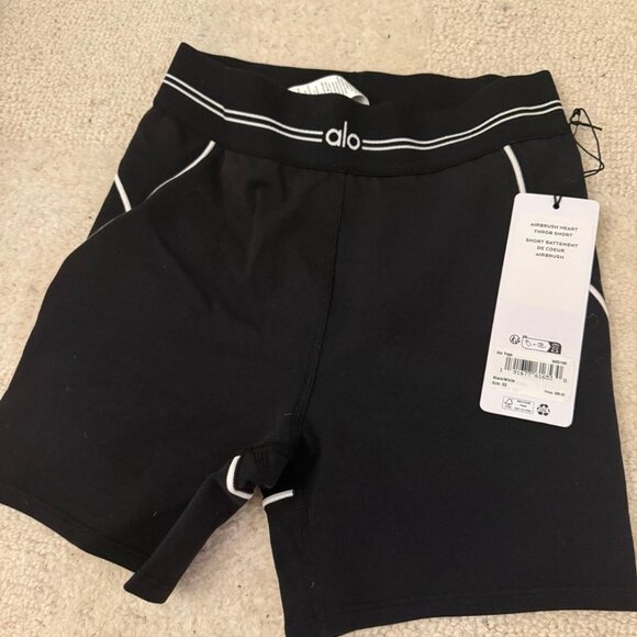 Alo Yoga Alosoft Heart Throb Bra And 4” Alosoft High-Waist Heart Throb Short Set - Picture 6 of 6